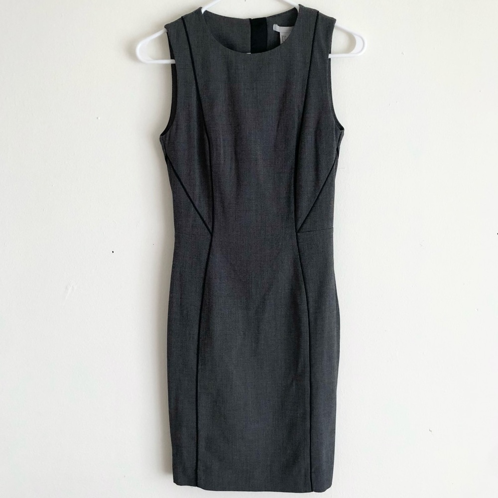 🎀 5/$25 NWT H&M charcoal gray and black piped sheath dress sz 4